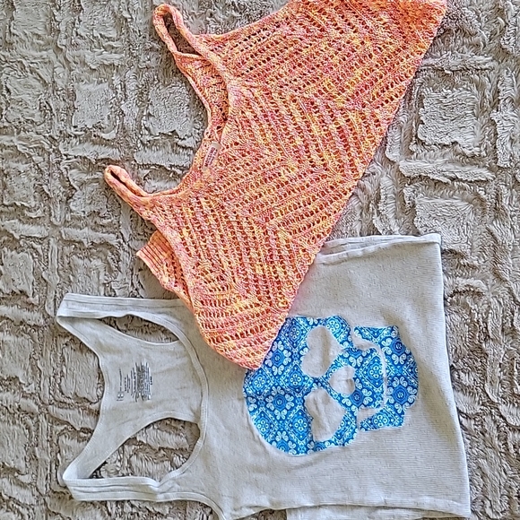 2 Unique Tank Tops - Picture 1 of 5